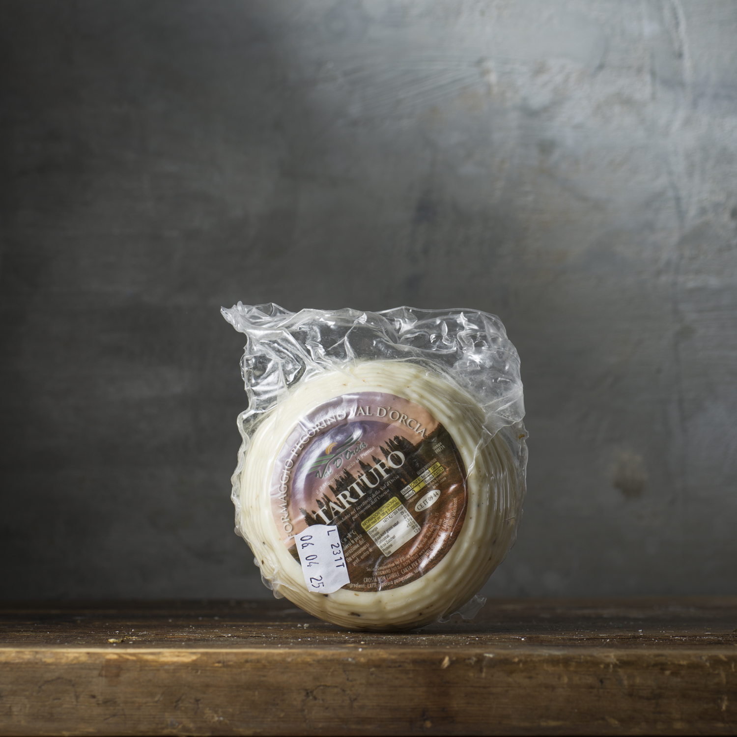 Pecorino tartufo fresco